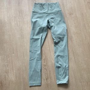 Lululemon wunder under leggings; size 4